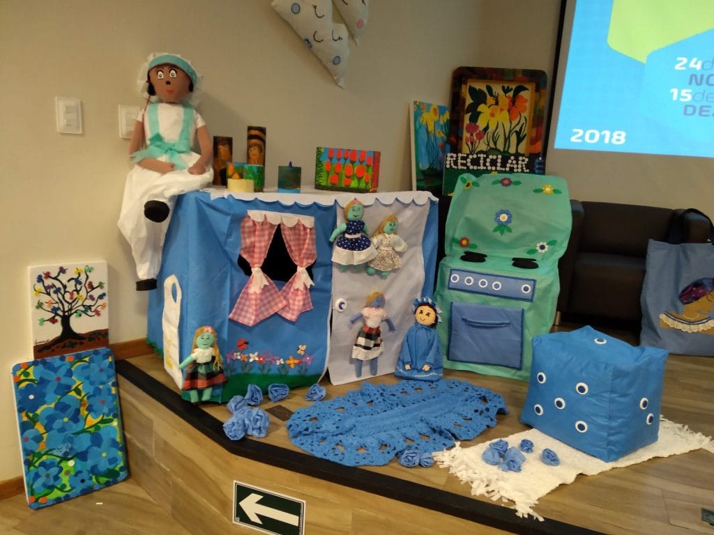 É importante ressaltar que todas as atividades humanas geram resíduos, influenciando o clima do planeta, gerando montanhas de entulhos que mudam as paisagens locais, além de contaminarem o solo, os lençóis freáticos e as águas dos rios, lagos e oceano. Em contrapartida, o legislador vem criando obrigações aos geradores desses resíduos e ao setor público, visando ao seu correto descarte. Por meio dessa prática, aliado a reutilização dos resíduos sólidos e políticas de sensibilização do público envolvido no processo, essa metodologia tem gerado renda e influenciado decisivamente no PIB de alguns países a exemplo da Alemanha, Suécia e Japão, contribuindo para melhorar o meio ambiente e a integração humana.