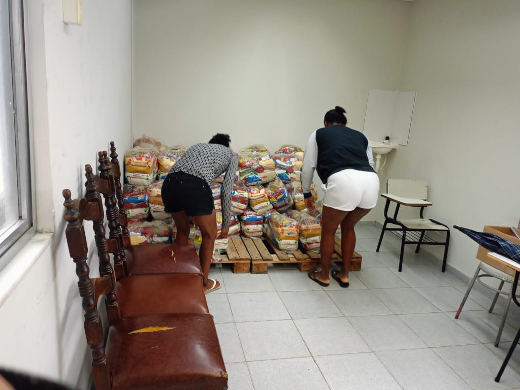 Distribuição de Cestas Básicas