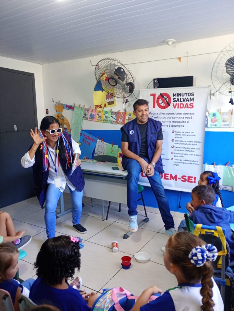 Ensinando sobre a Dengue para alunos da creche. Forma lúdica